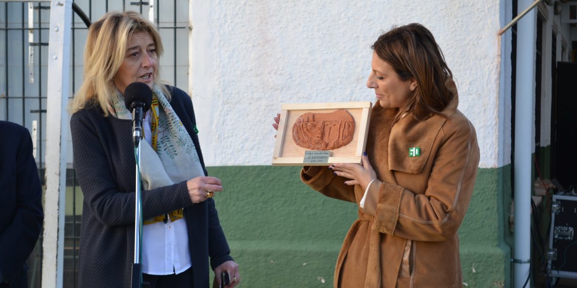 LA ALCALDESA INAUGURA LA XXXIII SEMANA CULTURAL DE ANDALUCÍA DEL COLEGIO ‘JUAN DE LA ROSA’ EN EL 60º ANIVERSARIO DEL CENTRO