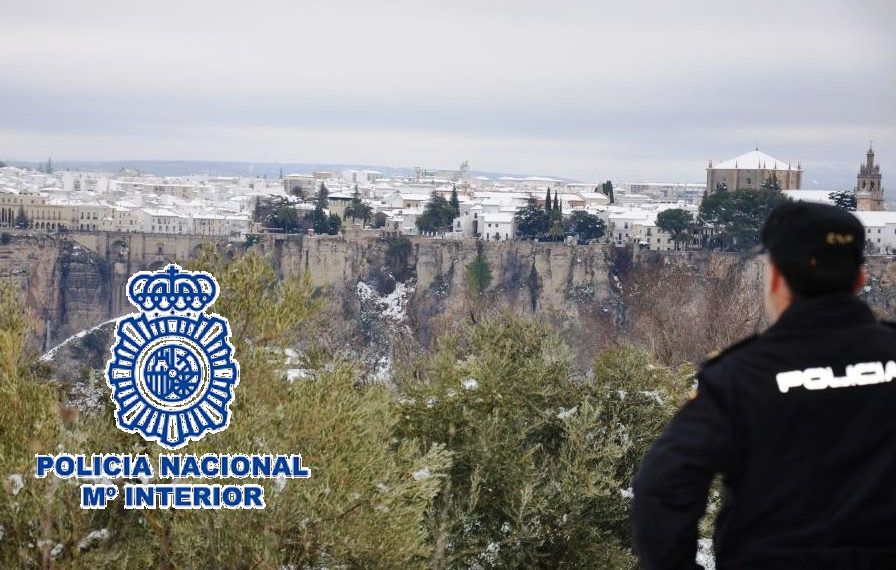 La Policía Nacional detiene a un hombre que trató de asfixiar a un trabajador de un hotel para robarle el móvil