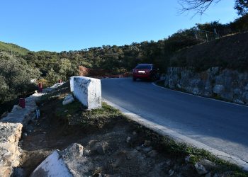 FARAJÁN ENSANCHA Y MEJORA UN PUNTO CONFLICTIVO DE LA CARRETERA MA-7302