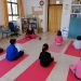 LOS ALUMNOS DEL COLEGIO DE PARAUTA RECIBEN CLASES DE YOGA