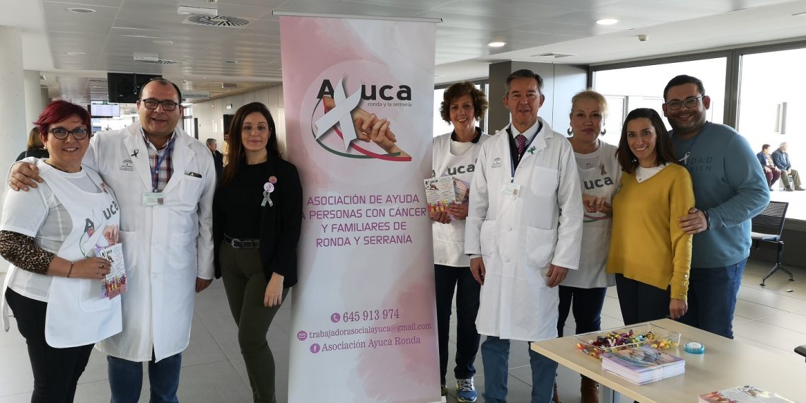 El Área Sanitaria Serranía de Málaga acoge tres mesas informativas de la Asociación de Ayuda a Personas con Cáncer y Familiares