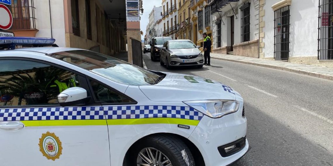 LA POLICÍA LOCAL Y NACIONAL COMIENZA A VIGILAR EL CUMPLIMIENTO DE LAS MEDIDAS ESTABLECIDAS CONTRA EL CORONAVIRUS
