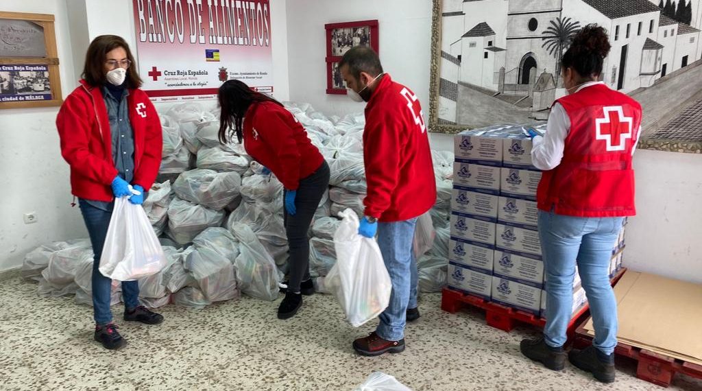 BIENESTAR SOCIAL Y CRUZ ROJA EN RONDA ADELANTAN EL REPARTO MENSUAL DE ALIMENTOS POR LA CRISIS DEL CORONAVIRUS