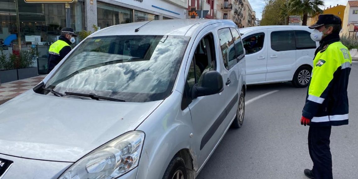 LA POLICÍA LOCAL HA SANCIONADO YA A 93 PERSONAS POR ROMPER EL CONFINAMIENTO SIN PODER JUSTIFICARLO
