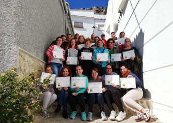 Profesionales del centro de salud de Benaoján ofrecen consejos sobre autocuidados a personas cuidadoras