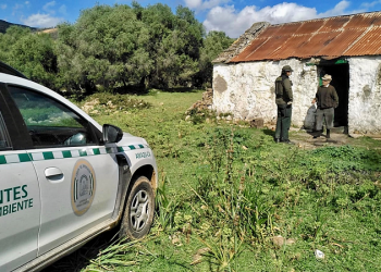 Los agentes de medio ambiente cuidan y  asesoran durante la alarma por coronavirus a  personas que viven aisladas en el campo