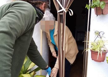 REPARTEN COMPRAS A MAYORES Y CHUCHERÍAS A NIÑOS DE PARAUTA