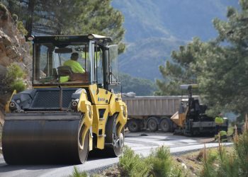 PUJERRA ASFALTA EL ÚLTIMO TRAMO DEL CAMINO DE LAS ALLANADILLAS