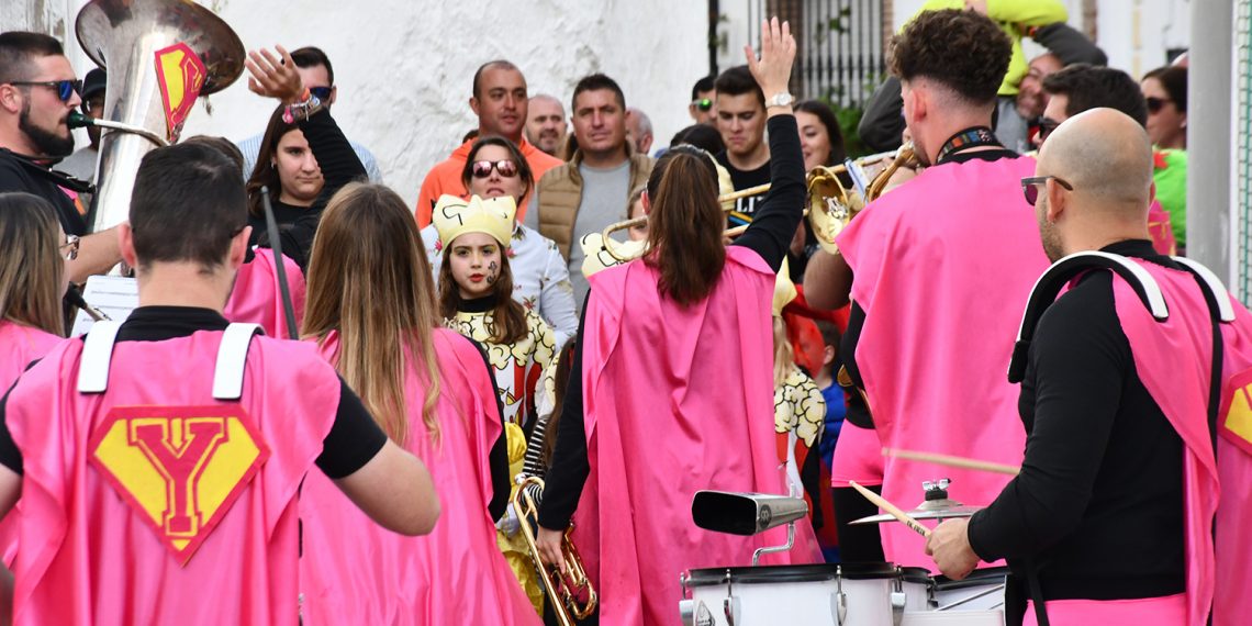 FARAJÁN CELEBRÓ CON EXCELENTE AMBIENTE EL DÍA DE ANDALUCÍA Y SU CARNAVAL