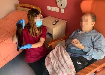 Facilitan la comunicación a los ancianos de Faraján