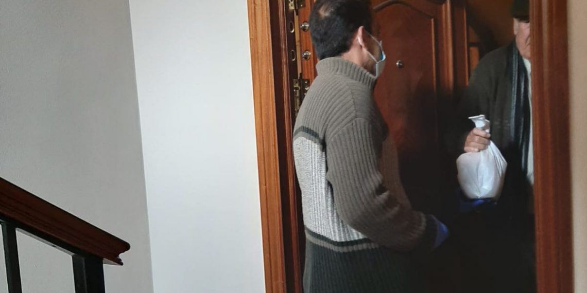 LOS MAYORES DE RONDA COMIENZAN A HACER USO DEL SERVICIO DEL AYUNTAMIENTO Y CRUZ ROJA PARA REALIZAR COMPRAS O TRÁMITES