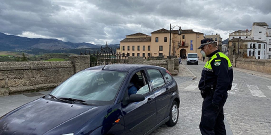 LA POLICÍA LOCAL SANCIONA ESTE FIN DE SEMANA A 17 PERSONAS POR INCUMPLIR LAS MEDIDAS DE CONFINAMIENTO