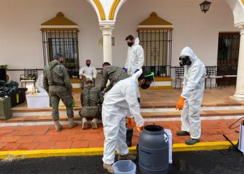La Legión lleva a cabo tareas de desinfección en las residencias de mayores de Ronda