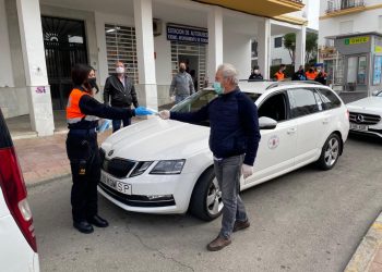 EL AYUNTAMIENTO COMIENZA EL REPARTO DE MÁS DE 2.500 MASCARILLAS EN EL TRANSPORTE PÚBLICO Y COOPERATIVAS DE ALIMENTACIÓN