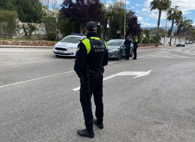 LA POLICÍA LOCAL SANCIONA A UNA PAREJA QUE ORGANIZA UNA BARBACOA EN SU CASA Y DETIENE A DOS PERSONAS POR REINCIDENCIA