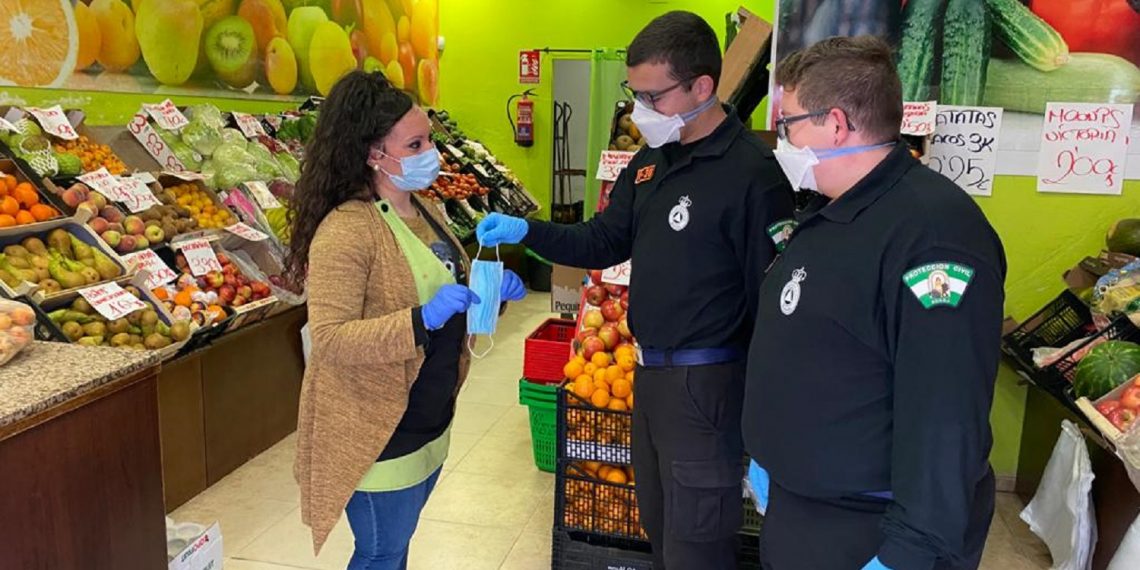 EL AYUNTAMIENTO ADQUIERE 50.000 MASCARILLAS QUE SE ESTÁN YA REPARTIENDO EN NUMEROSOS PUNTOS DE LA CIUDAD