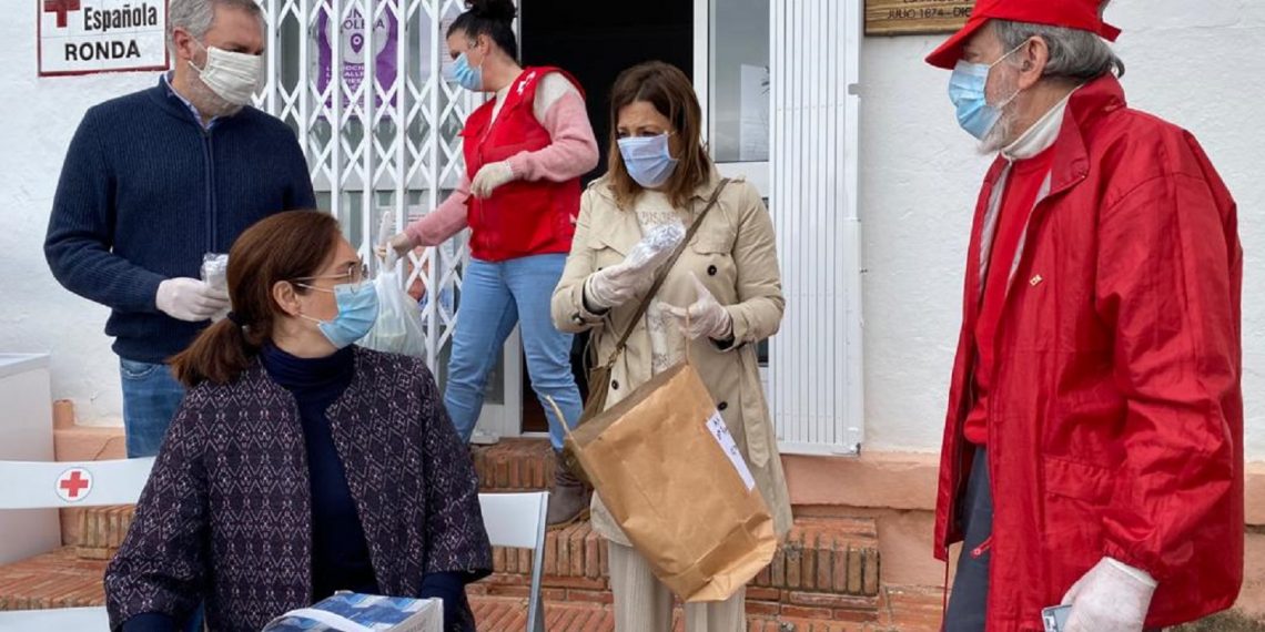 EL AYUNTAMIENTO Y CRUZ ROJA AMPLÍAN EL REPARTO SOCIAL DE ALIMENTOS A 21 NUEVAS FAMILIAS