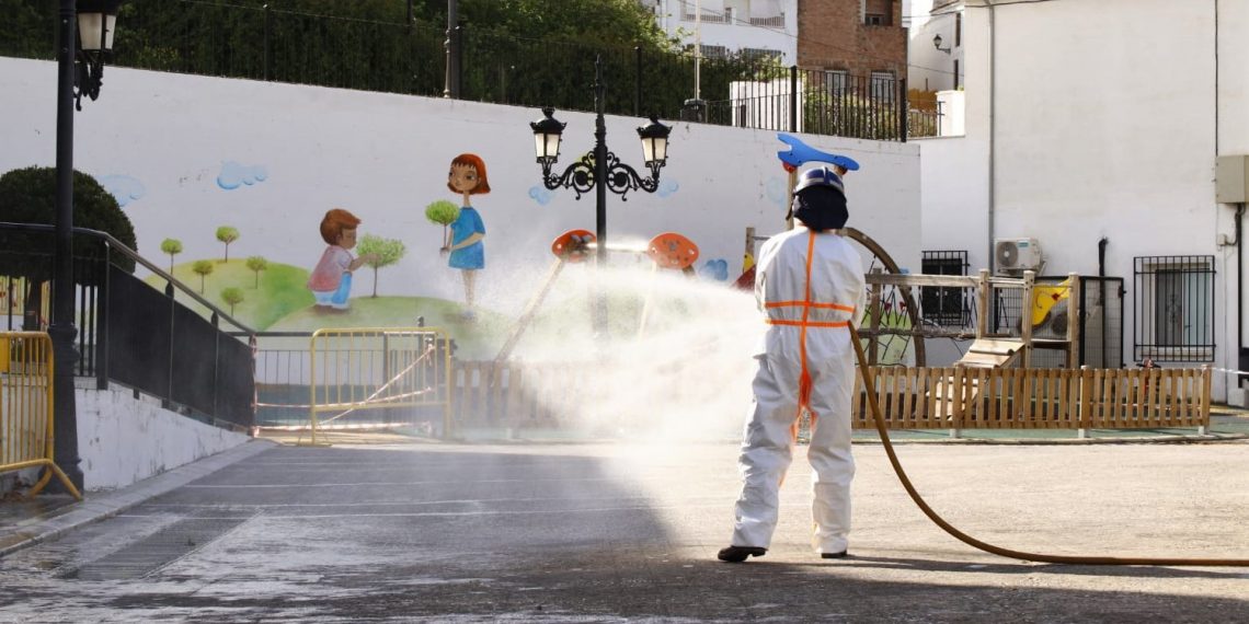 Infoca ha movilizado hoy a 100 efectivos en Andalucía para tareas de desinfección por Covid-19