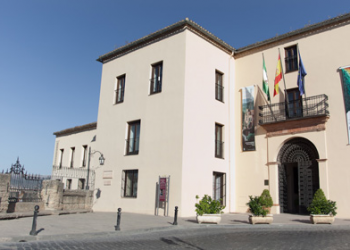 LA FUNDACIÓN GENERAL DE LA UNIVERSIDAD DE MÁLAGA COMUNICA AL AYUNTAMIENTO LA SUSPENSIÓN DE LOS CURSOS DE VERANO 2020