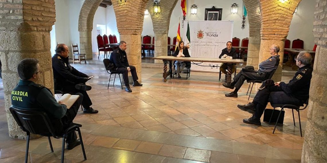 LA ALCALDESA MANTIENE UNA REUNIÓN DE COORDINACIÓN CON TODOS LOS CUERPOS DE SEGURIDAD DE LA CIUDAD