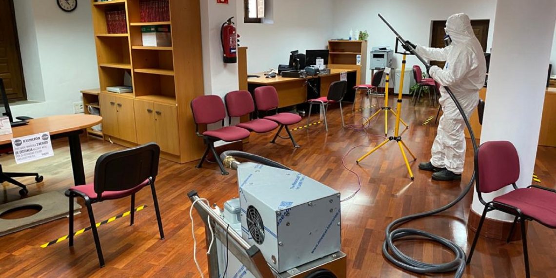 EL AYUNTAMIENTO ADQUIERE UNA MÁQUINA DE OZONO PARA DESINFECTAR LAS INSTALACIONES MUNICIPALES