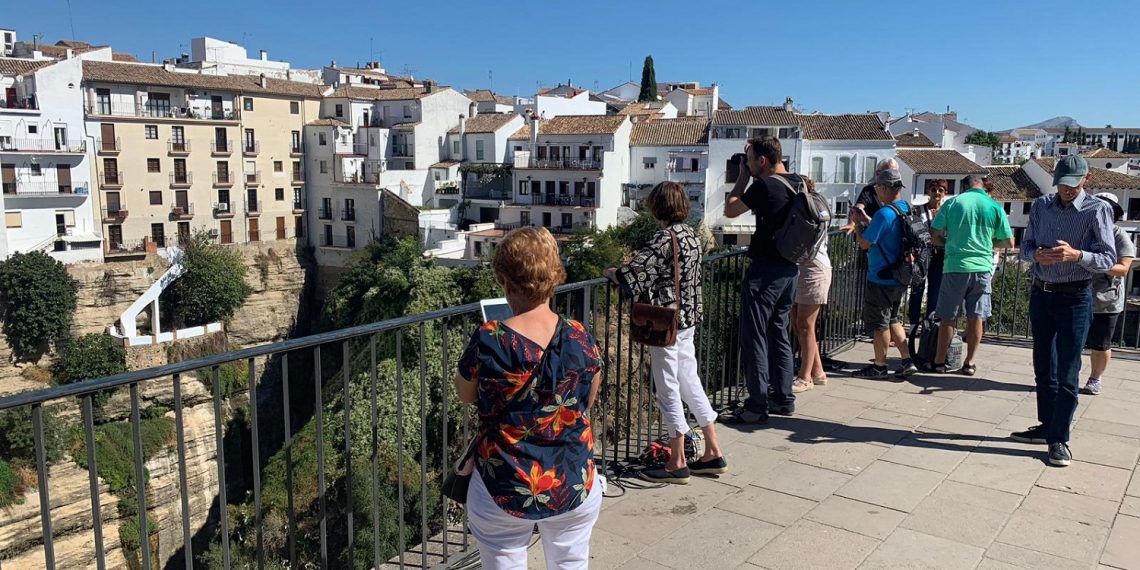 TURISMO, APYMER Y UNA TREINTENA DE EMPRESARIOS MANTIENEN UN ENCUENTRO PARA DEFINIR ESTRATEGIAS FUTURAS