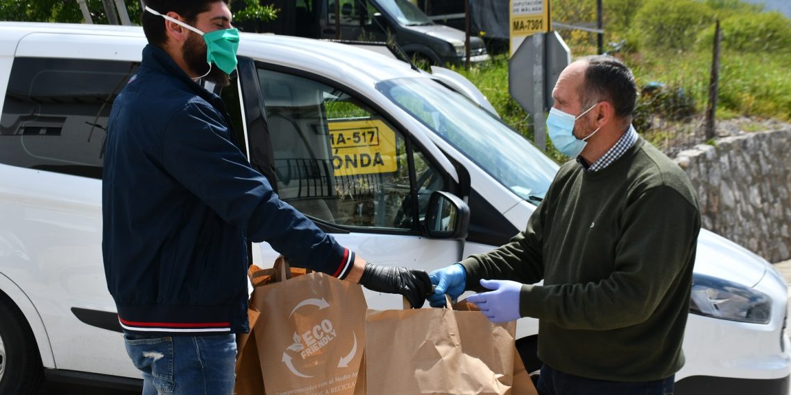 FARAJÁN ENTREGA COMIDAS ELABORADAS A FAMILIAS DESFAVORECIDAS