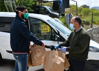 FARAJÁN ENTREGA COMIDAS ELABORADAS A FAMILIAS DESFAVORECIDAS