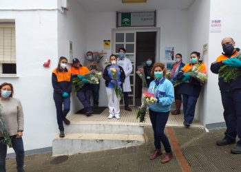 FLORES, LIBROS, DIPLOMAS Y CHUCHERÍAS PARA LOS VECINOS DE ALGATOCÍN