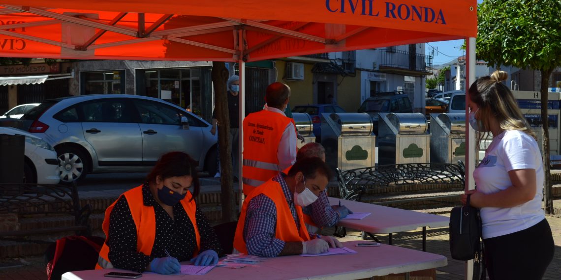 EL AYUNTAMIENTO CONTINÚA CON EL REPARTO DE LAS 50.000 MASCARILLAS QUE HA ADQUIRIDO PARA ENTREGAR A LOS RONDEÑOS