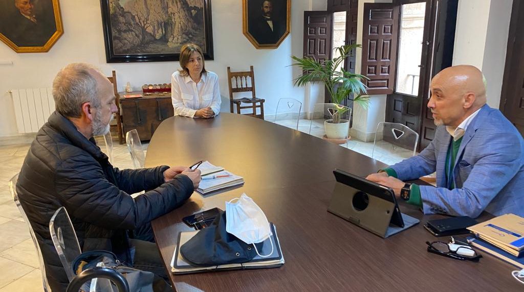 LA ALCALDESA SE REÚNE CON RESPONSABLES DEL ÁREA SANITARIA SERRANÍA PARA ANALIZAR LA SITUACIÓN DE LA PANDEMIA EN RONDA