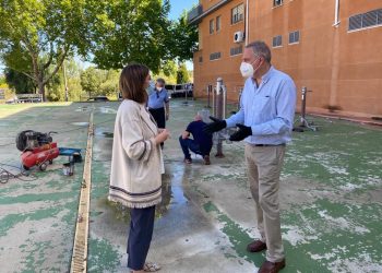 EMPLEADOS MUNICIPALES DEL ÁREA DE DEPORTES REALIZAN LAS TAREAS DE MEJORA EN VARIOS ESPACIOS PÚBLICOS DE LA CIUDAD