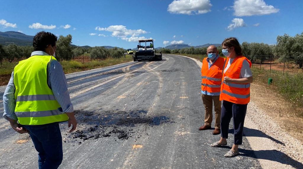 LA ALCALDESA VISITA LAS OBRAS DE LA VARIANTE DE ARRIATE QUE SE HAN RETOMADO Y ESTARÁN FINALIZADAS PARA ESTE VERANO