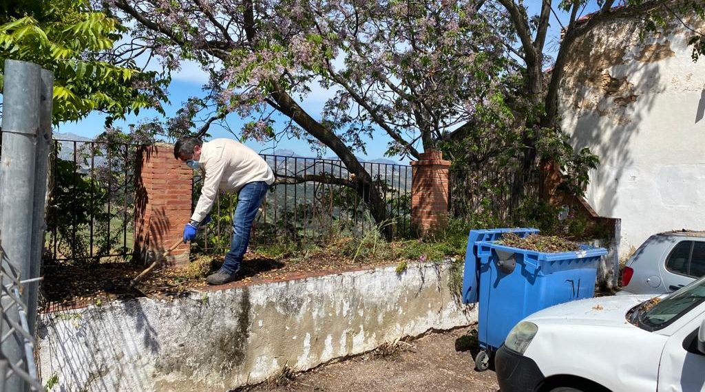 EL AYUNTAMIENTO REALIZA UNA ACTUACIÓN DE LIMPIEZA Y PINTURA EN LOS APARCAMIENTOS DE TITULARIDAD MUNICIPAL