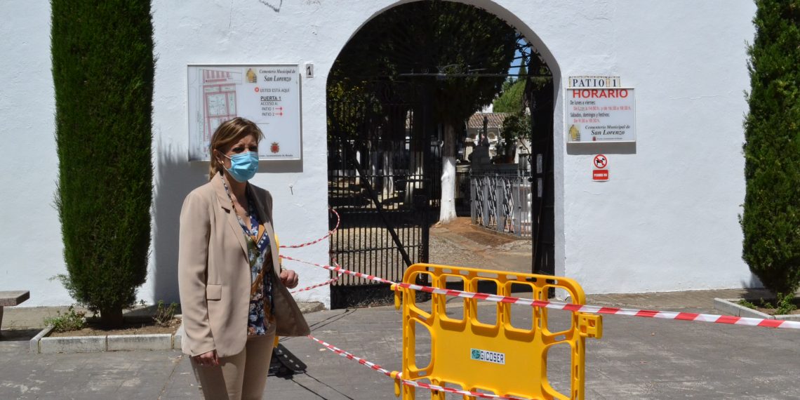 EL AYUNTAMIENTO INICIA LOS TRABAJOS DE REPARACIÓN DE PARTE DEL TECHO DEL PATIO 1 DEL CEMENTERIO DE SAN LORENZO