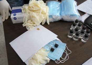 CARTAJIMA ENTREGA A SUS VECINOS MATERIAL DE PROTECCIÓN FRENTE AL CORONAVIRUS