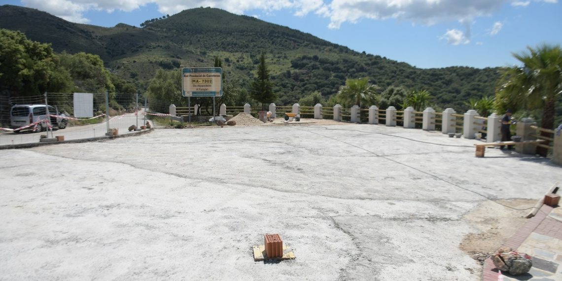 ALPANDEIRE ACONDICIONA EL EXTERIOR DEL CENTRO DE FRAY LEOPOLDO