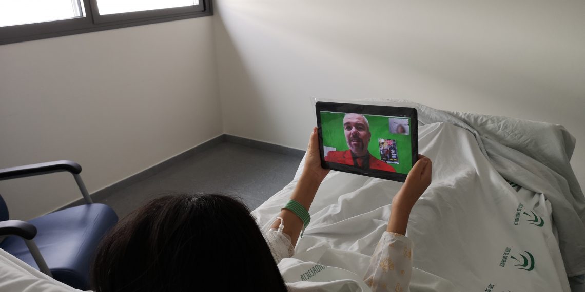 El mago Luigi Ludus ofrece un espectáculo virtual a los menores ingresados en el Hospital de la Serranía de Ronda