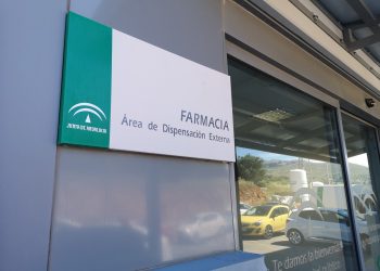 La Unidad de Farmacia del Hospital de la Serranía acerca medicamentos de uso hospitalario a casi 150 pacientes a través de los centros de salud