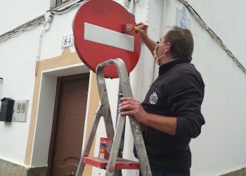 EL AYUNTAMIENTO REALIZA TAREAS DE PUESTA EN VALOR Y MEJORA DE SEÑALES VERTICALES Y MARCAS VIALES EN VARIOS PUNTOS DE RONDA