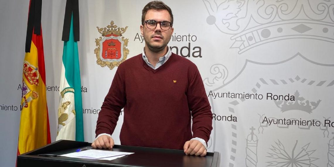 150 FAMILIAS RONDEÑAS RECIBEN DISPOSITIVOS INFORMÁTICOS PARA QUE LOS ESTUDIANTES SIGAN FORMÁNDOSE EN CASA