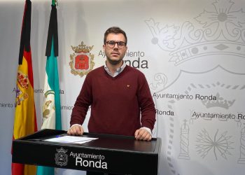 150 FAMILIAS RONDEÑAS RECIBEN DISPOSITIVOS INFORMÁTICOS PARA QUE LOS ESTUDIANTES SIGAN FORMÁNDOSE EN CASA