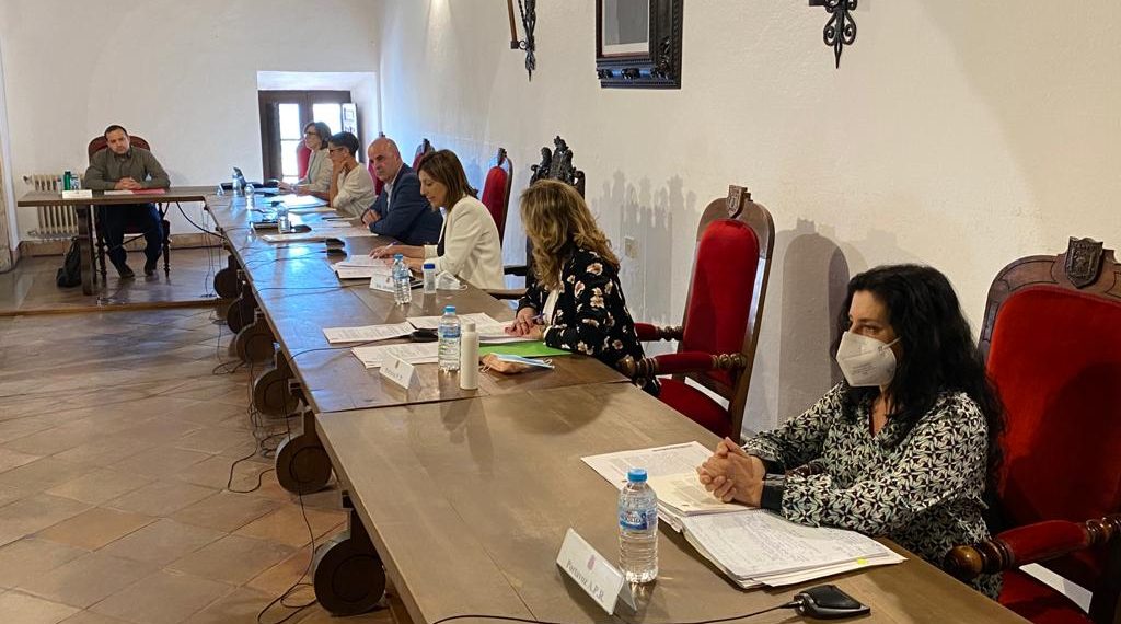 EL AYUNTAMIENTO RECUPERA LAS SESIONES PLENARIAS SIGUIENDO TODAS LAS MEDIDAS DE SEGURIDAD ESTABLECIDAS POR LA PANDEMIA