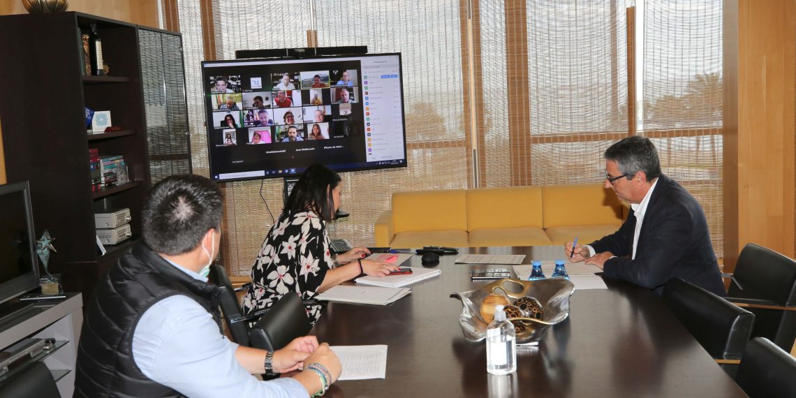 Salado se reúne con los 103 alcaldes para impulsar la recuperación en la provincia a través del Plan Málaga