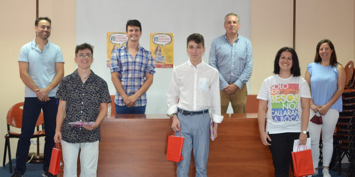 LA DELEGACIÓN DE JUVENTUD ENTREGA LOS PREMIOS A LOS TRES GANADORES DEL VII CERTAMEN DE RELATOS CORTOS
