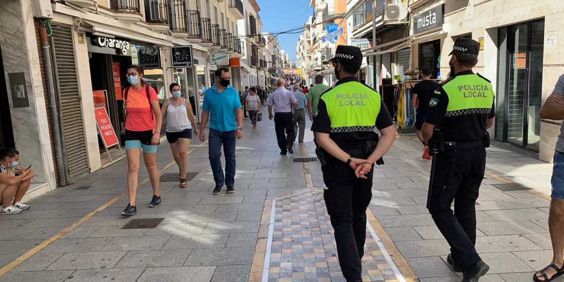 LA POLICÍA LOCAL INICIA UNA CAMPAÑA DE VIGILANCIA DEL USO OBLIGATORIO DE LAS MASCARILLAS