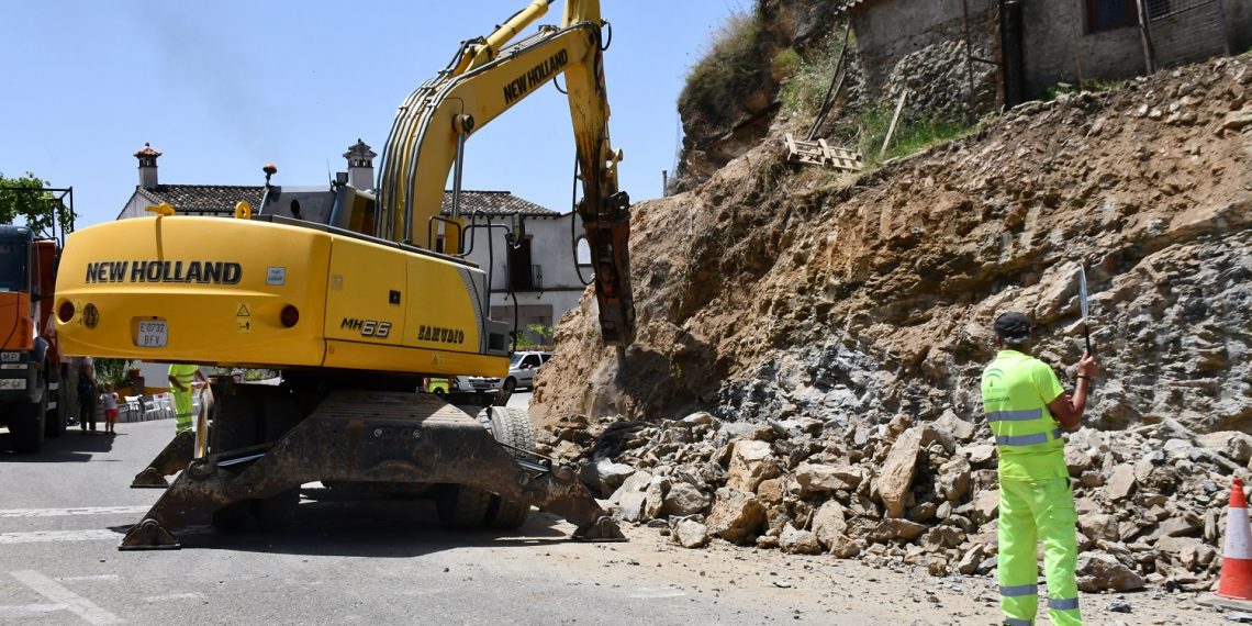 REALIZAN IMPORTANTES MEJORAS EN LA TRAVESÍA DE ALGATOCÍN