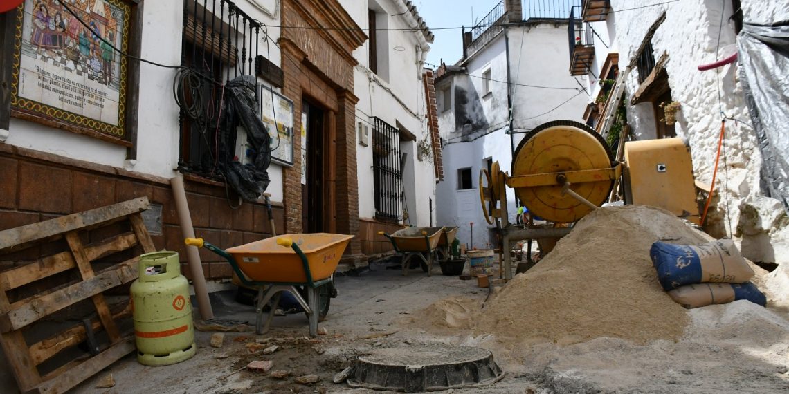 BENALAURÍA ADECÚA UN NUEVO TRAMO DE CALLE IGLESIA