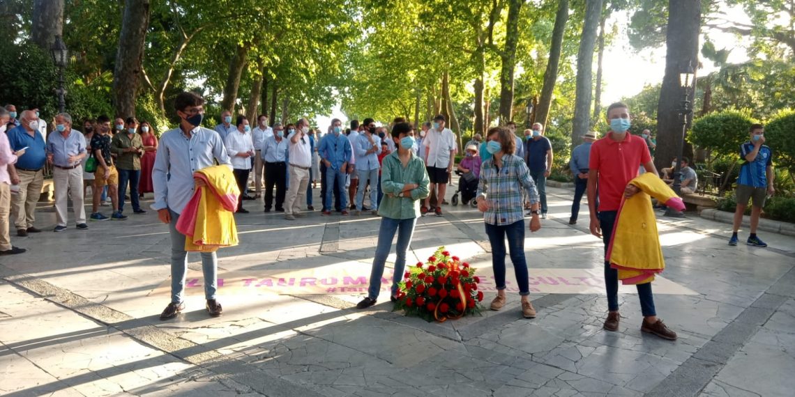 EL EQUIPO DE GOBIERNO DEL AYUNTAMIENTO PARTICIPA EN LA MARCHA EN DEFENSA DE LA TAUROMAQUIA COMO REFERENTE CULTURAL