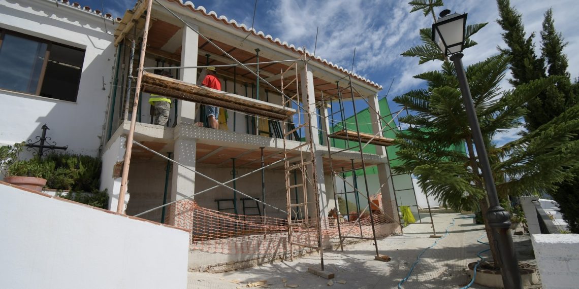 BENALAURÍA RENUEVA EL ENTORNO URBANO DE LA IGLESIA